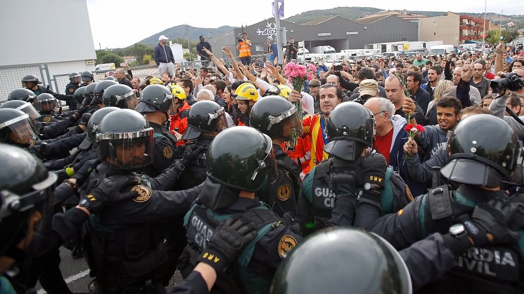People block the street in a stand off with civil guards in Sant Julia de Ramis, near Girona, Spain, Sunday, on October 1, 2017.&nbsp;
