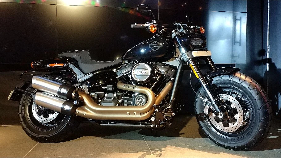 Rectangular new headlamps on the Fat Bob 2018