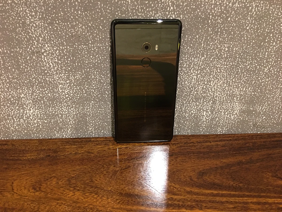 The Mi Mix 2 has been design by world famous industrial designer Philippe Starck