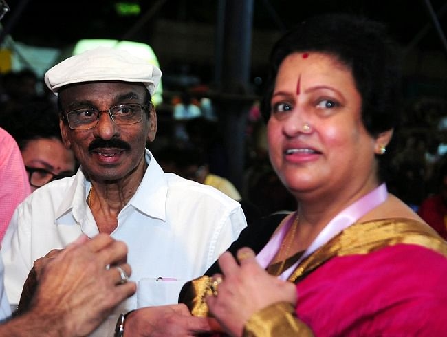 A prominent filmmaker, IV Sasi has made hundreds of films in Malayalam and Tamil.