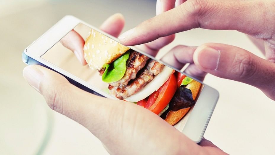 Scrolling Makes You Hungry? Now Order Food via Facebook