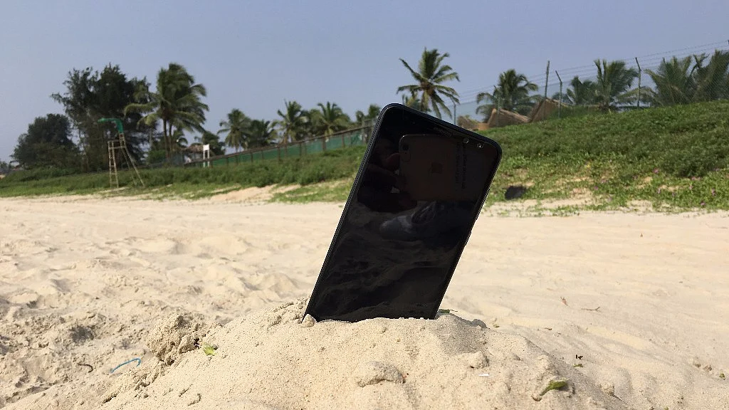 The phone sports a full metal body design