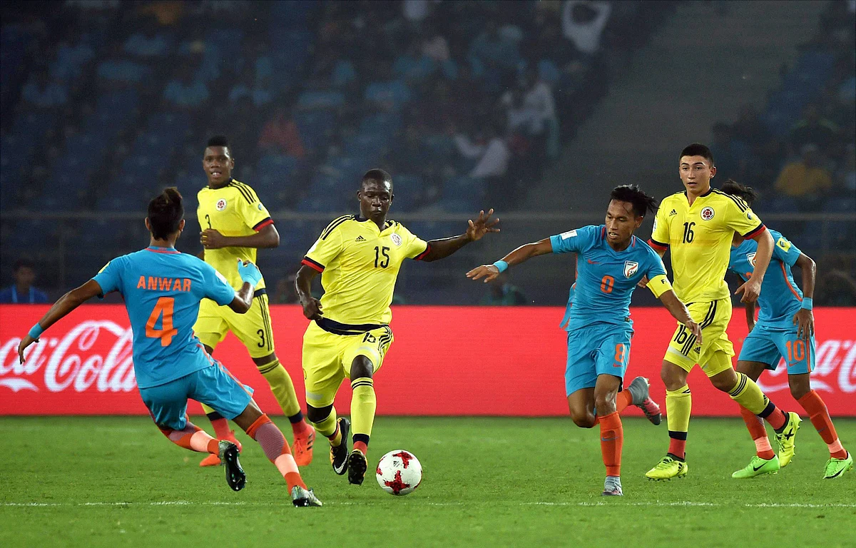 India and Colombia players in action.