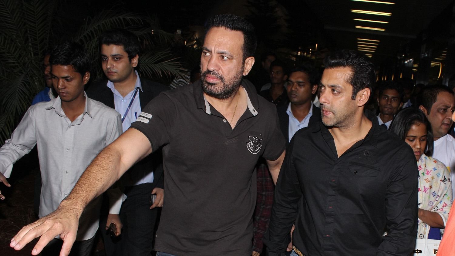 Salman Khan with his bodyguard Shera.&nbsp;