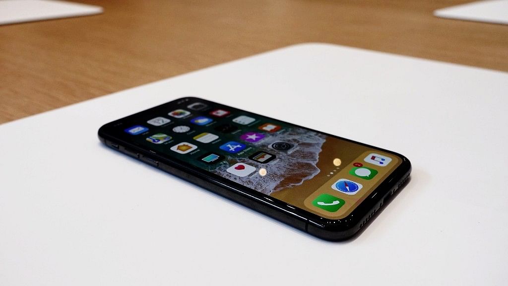 There has been a report that Apple iPhone X and XS Max deliver lesser battery life than what the company claims.