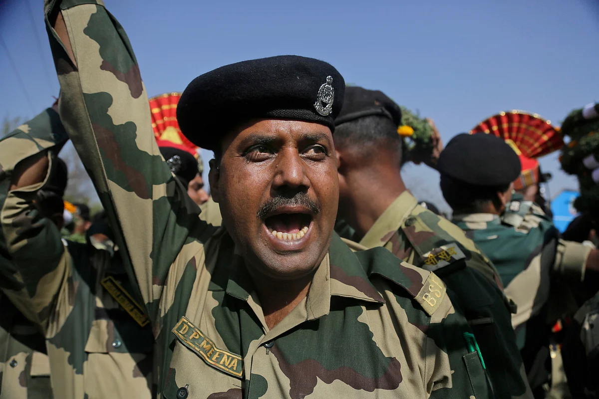 A BSF soldier shouts slogans during a wreath-laying ceremony of his slain colleague on the outskirts of Srinagar, 4 October, 2017.