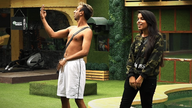 A-Cash and Dhinchak Pooja perform in the <i>Bigg Boss</i> house.&nbsp;