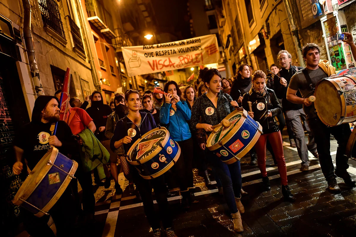 Pro independence supporters play their drums with banner reading, ‘’Long life working class’’, while they walk through the old city in support of the Catalonia’s secession referendum.