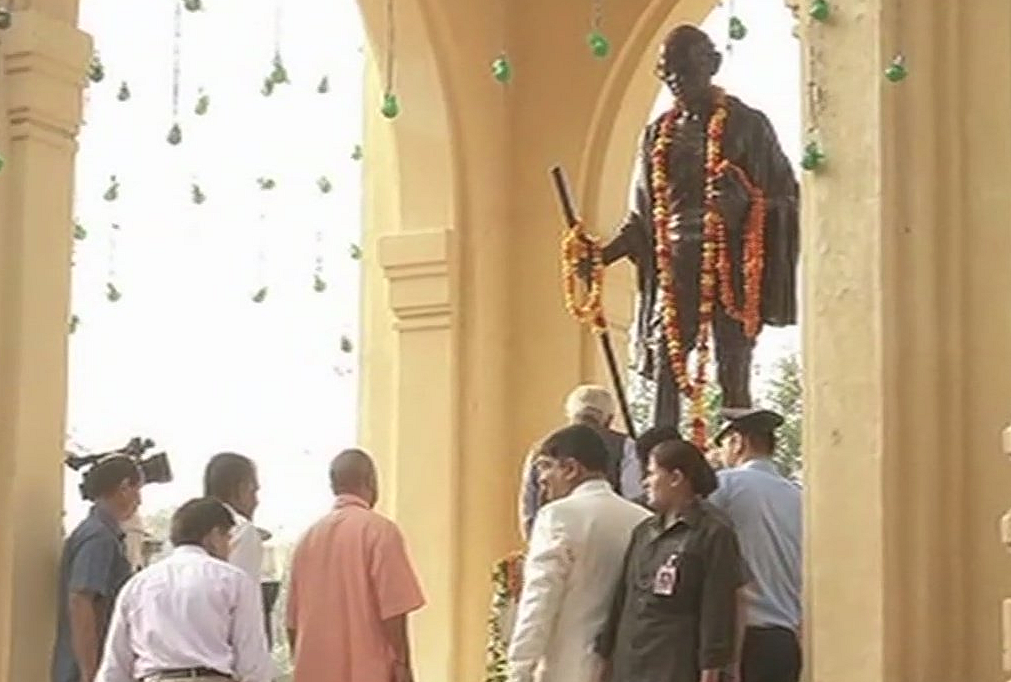 President, PM Modi Pay Tribute to Gandhi, Lal Bahadur Shastri