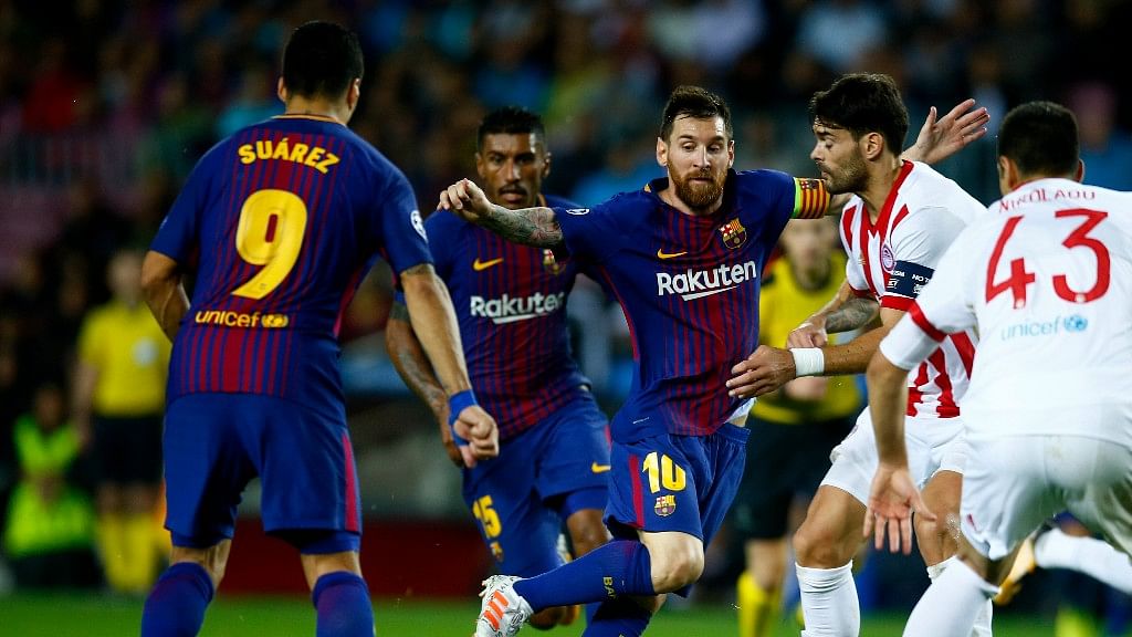 Barcelona’s Lionel Messi, center, plays with teammate Luis Suarez, left, during the group D Champions League soccer match between FC Barcelona and Olympiakos. (Photo: AP)&nbsp;