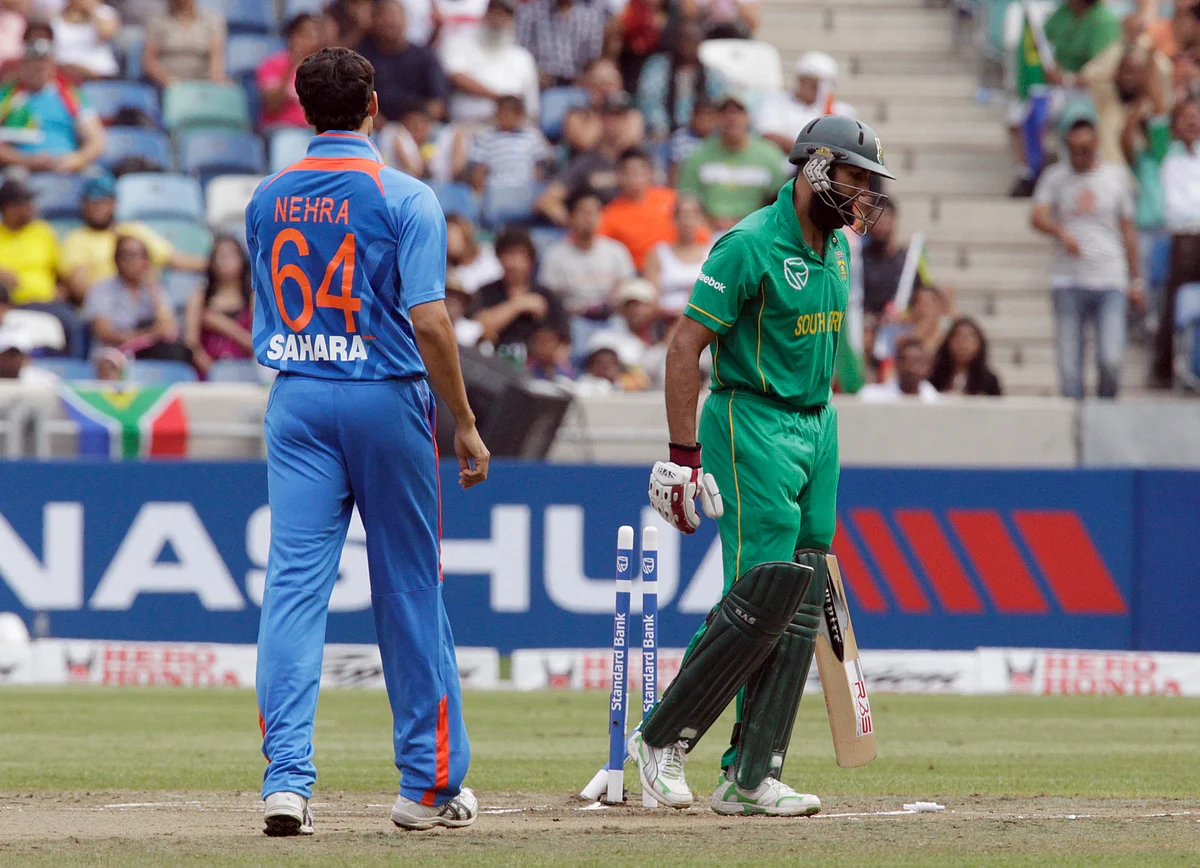 Ashish Nehra bowls out Hashim Amla.
