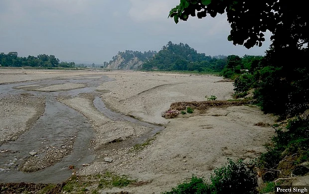 The Pandai, a hilly river, comes from Nepal and flows along the India-Nepal border to later join the Burhi Gandak River. The Pandai brought a massive flash flood to Bhikhnathori village and eroded 31 households. 