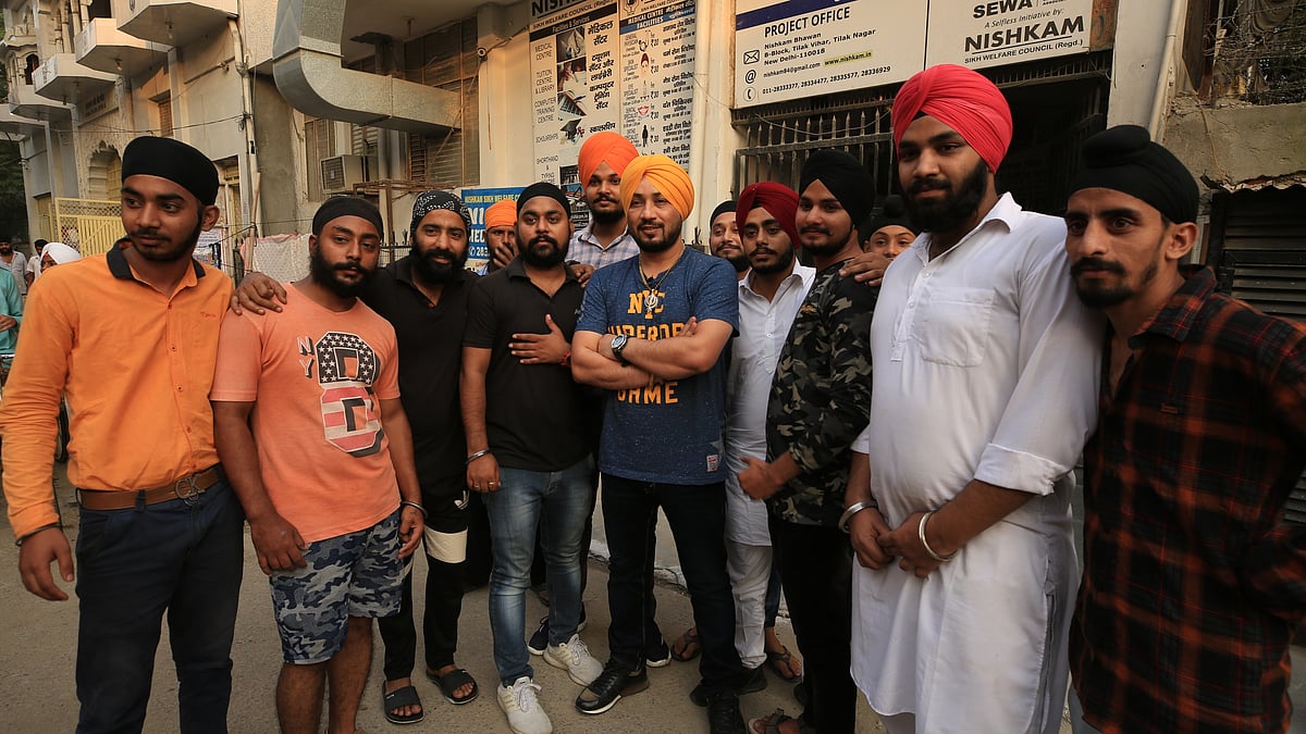 Singer Dilbagh Singh with his fans in Tilak Vihar, New Delhi