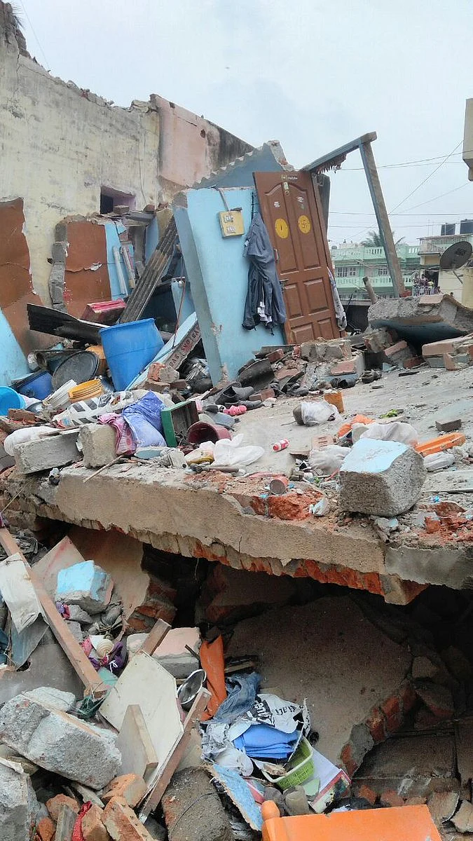 The single-storey building in Ejipura collapsed. <i>(Photo Courtesy: Twitter/@KarFireDept)</i>