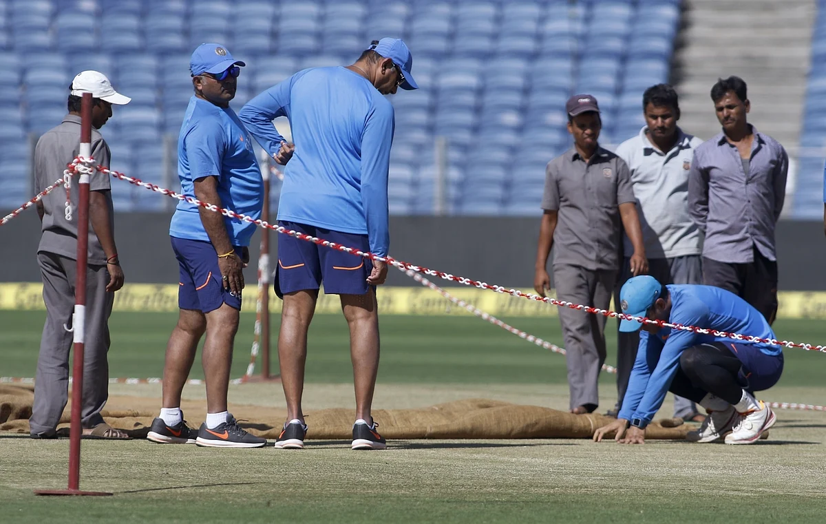 MS Dhoni and coach Ravi Shastri inspect the pitch on the eve of the Pune ODI. <i>(Photo: IANS)</i>