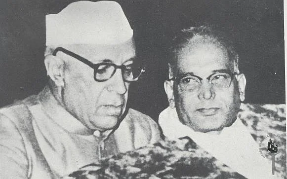 Pt Jawaharlal Nehru (left) with Jayaprakash Narayan.