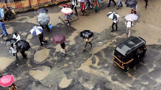 BMC plays the blame again again when it comes to road repairs in Mumbai.&nbsp;