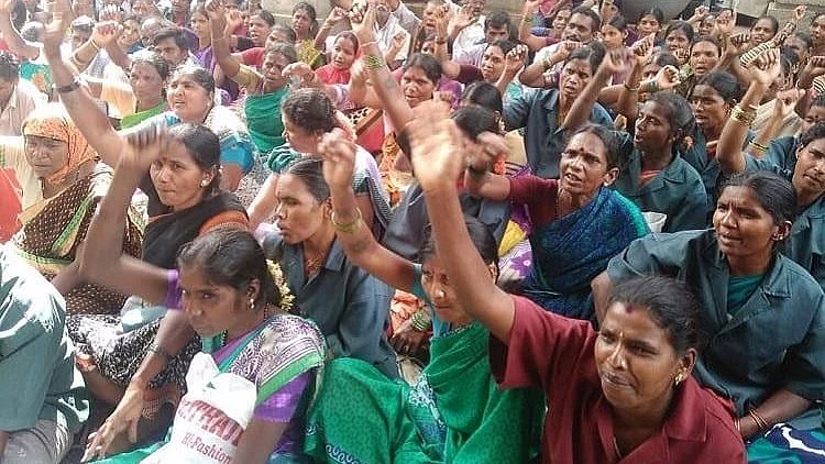 The protest drew women pourakarmikas from across Bengaluru to fight for their rights.