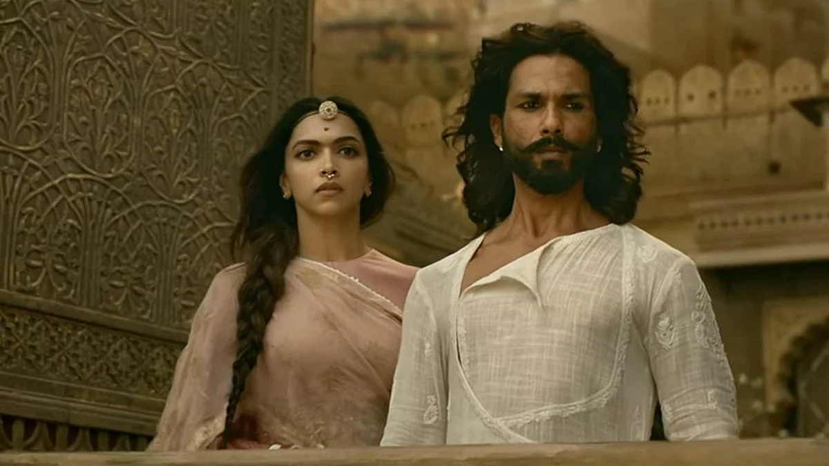 Shahid Kapoor and Deepika Padukone in a scene from <i>Padmavat.</i>