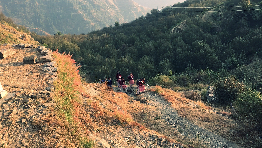 Kids walking up from the school to their village, which is the same as Gudiya’s village.