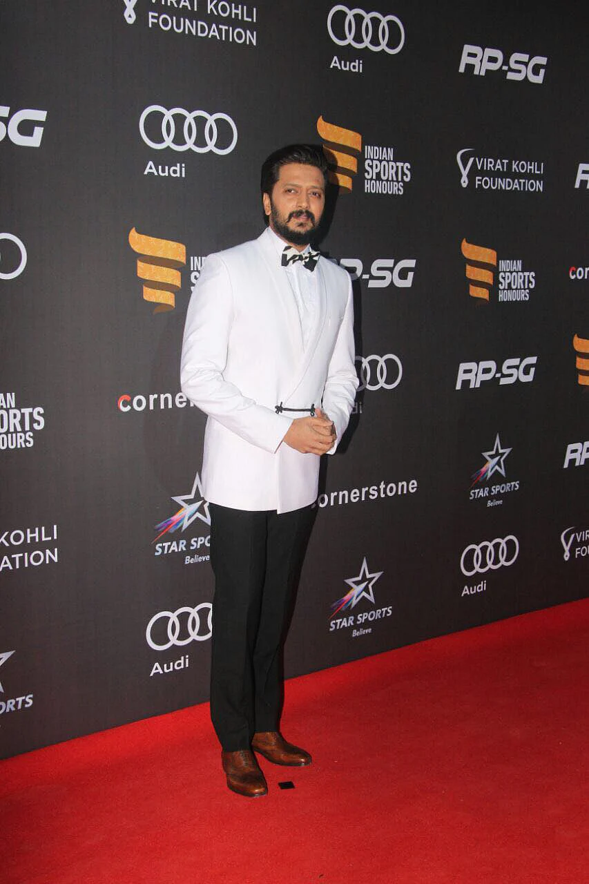 In Pics: Virat, Anushka Fire up Indian Sports Honours Red Carpet