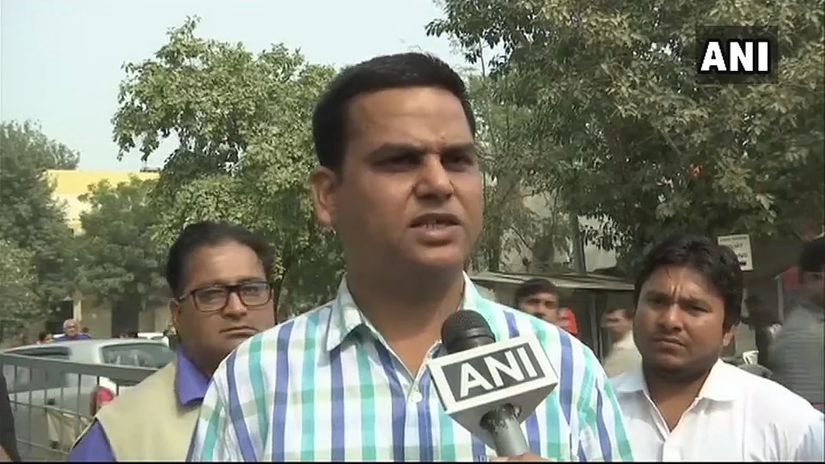 Varun Thakur, father of Pradyumn Thakur, told <i>ANI </i>that Singh had told him and his wife not to demand a CBI probe into their son’s murder. 