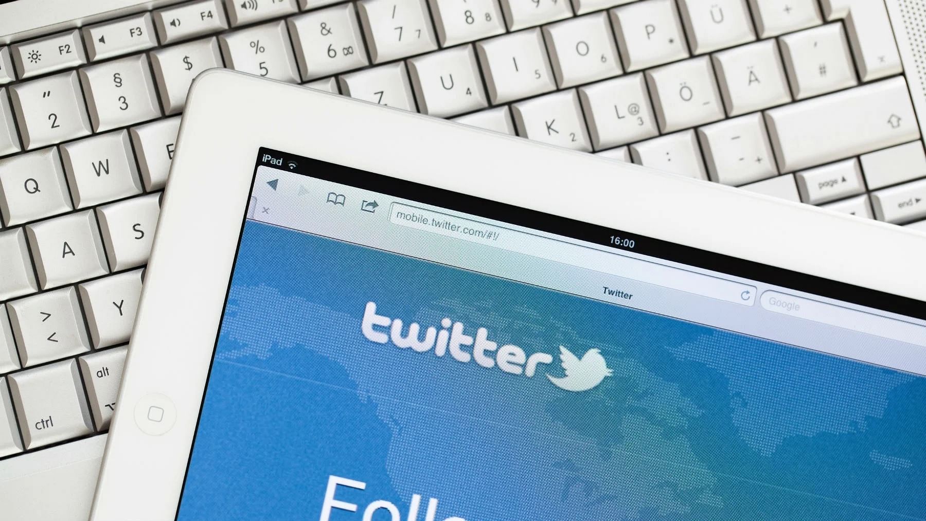 Twitter users on iPhone have been hit by another security mishap.