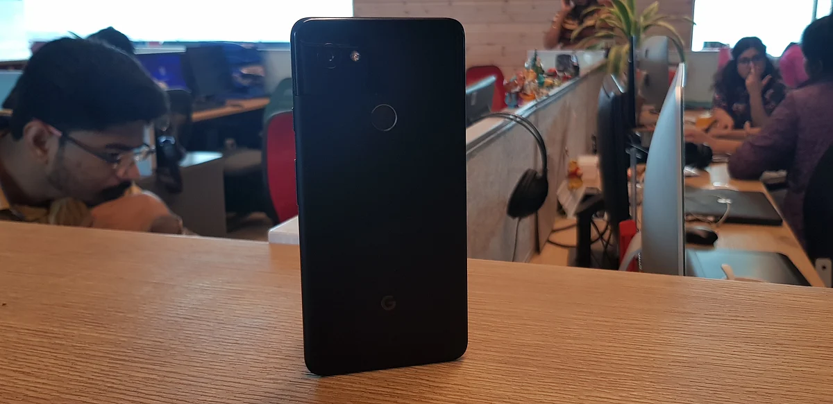 Fingerprint scanner at the back work to good effect. 