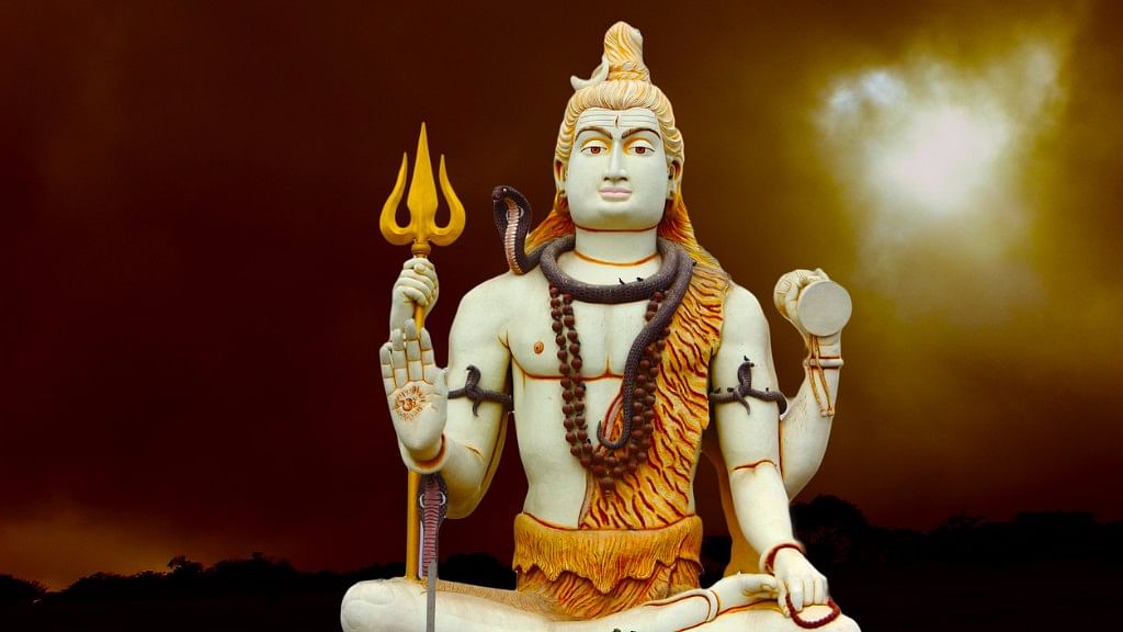 Huge Shiva Statue at Nageshwar Jyotirlinga Temple.  &nbsp;