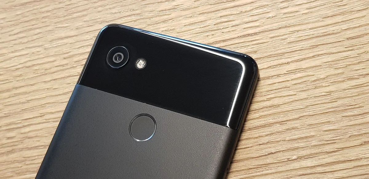 Pixel 2 series gets a single unit 12-megapixel shooter at the back. 