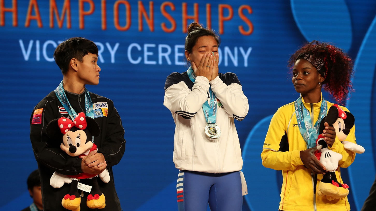 Mirabai Chanu on the podium at the World Championships after winning the gold.&nbsp;
