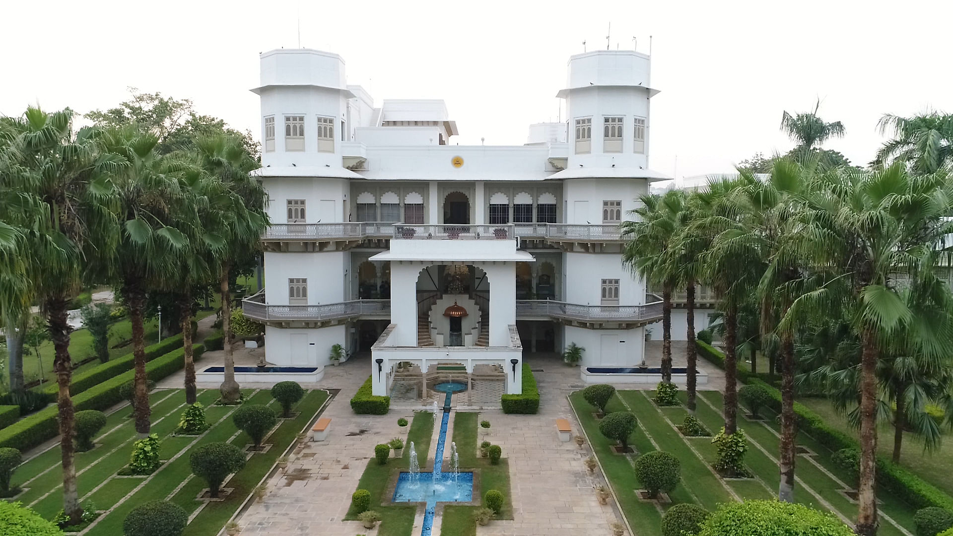 The heritage hotels of Madhya Pradesh promise to give you a royal experience.