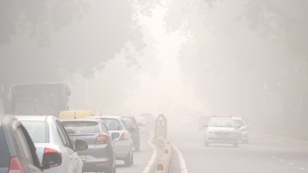 Smog reduces visibility in New Delhi