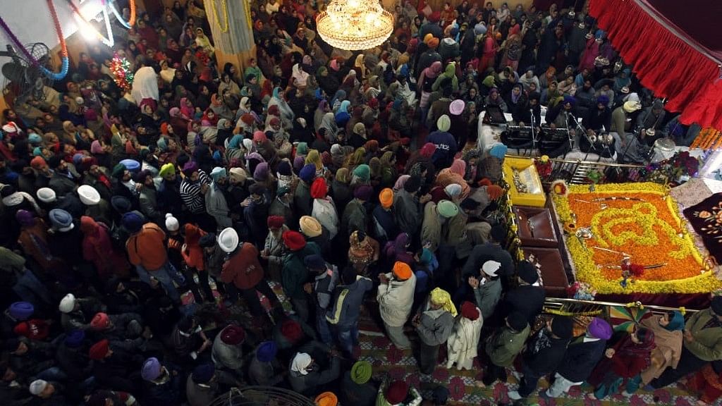 File photo of devotees gathering at a gurdwara in Punjab to celebrate Gurpurab.