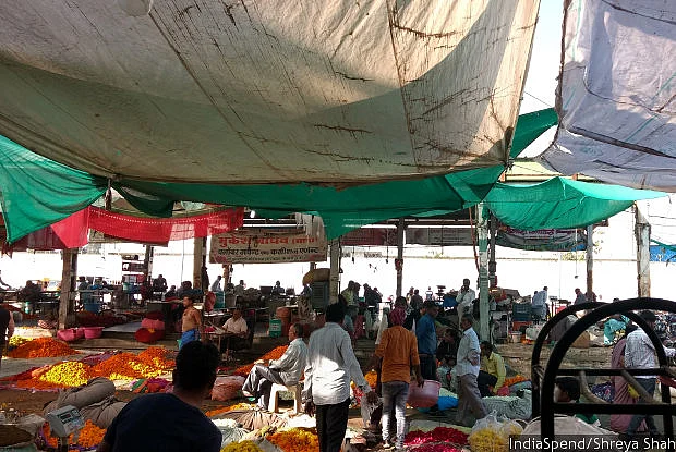 The flower market in Indore, Madhya Pradesh. Last year, the month after <em>notebandi</em>, flower prices had stayed low even in the wedding season. But there hasn’t been a lasting impact of <em>notebandi</em> on prices, traders and farmers said. 