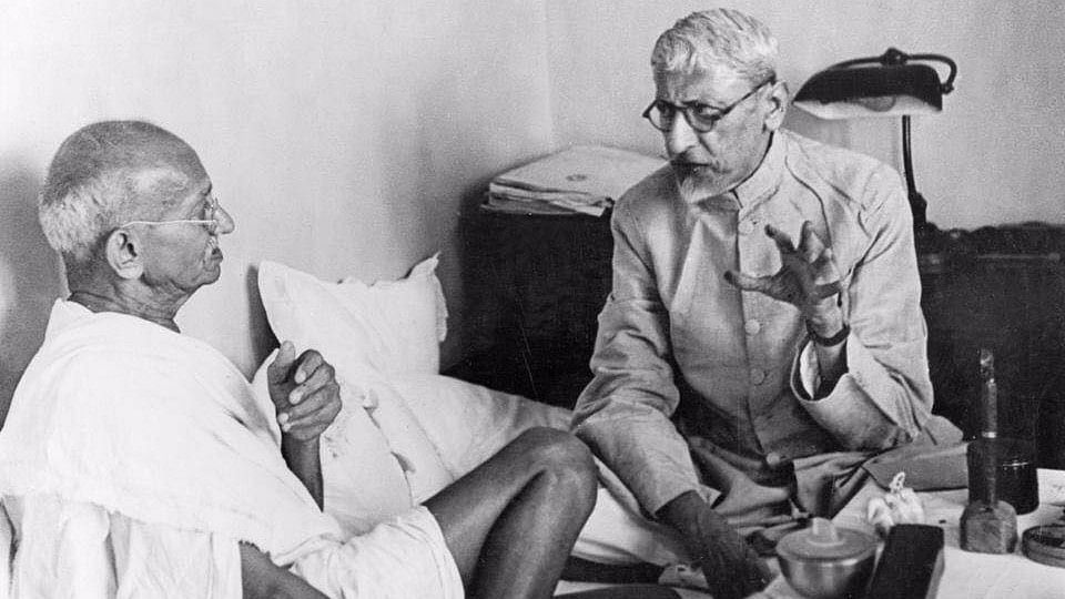 Maulana Azad with Gandhi&nbsp;