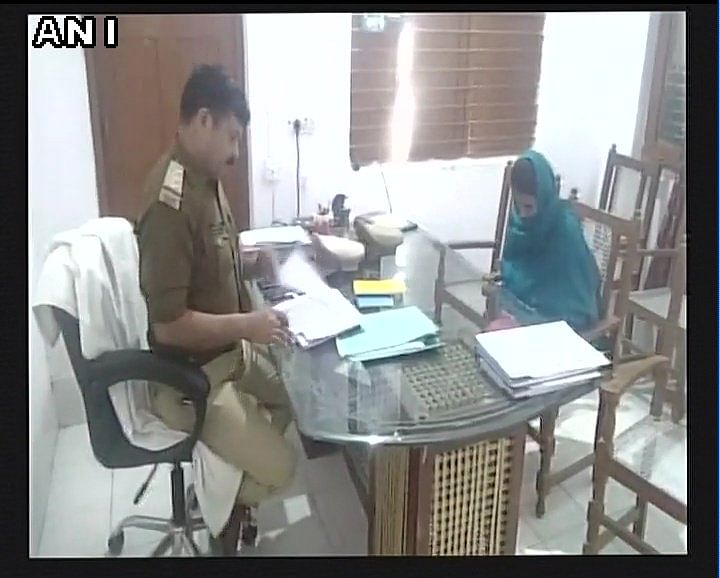 Police constable allegedly throws acid on wife, who is also a constable in the UP Police. 