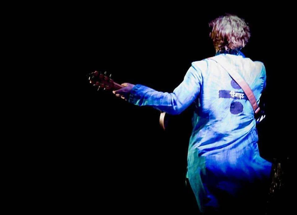 The kurta has ‘Divide’ written in the back