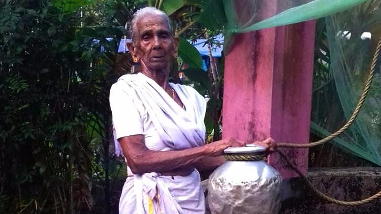 90-Yr-Old Kerala Granny Climbs Down Wells to Retrieve Coconuts