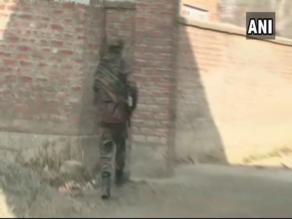 An exchange of heavy firing instantly broke out between the militants and security forces.