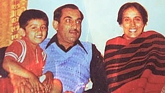 Childhood photograph of Vijyant Thapar with his parents. This is Colonel Thapar’s favourite photograph with his son. 