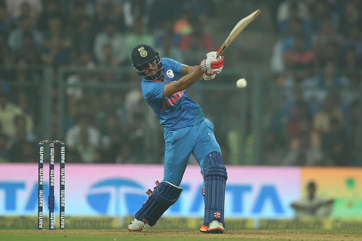 India beat Sri Lanka by 5 wickets in the third T20 to win the series 3-0.