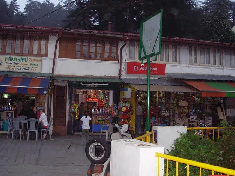 <p>The bustling Mussoorie market close to where Bond lives.</p>