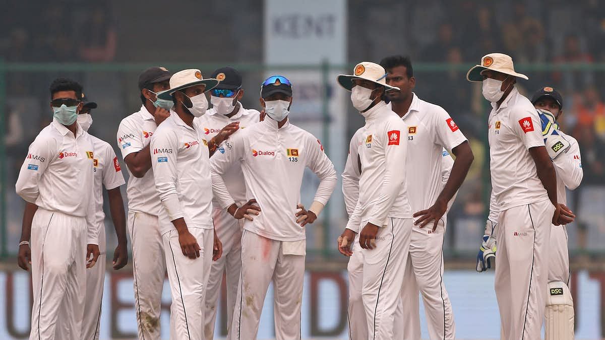 Sri Lankan cricketers were forced to wear masks while fielding.<i></i>
