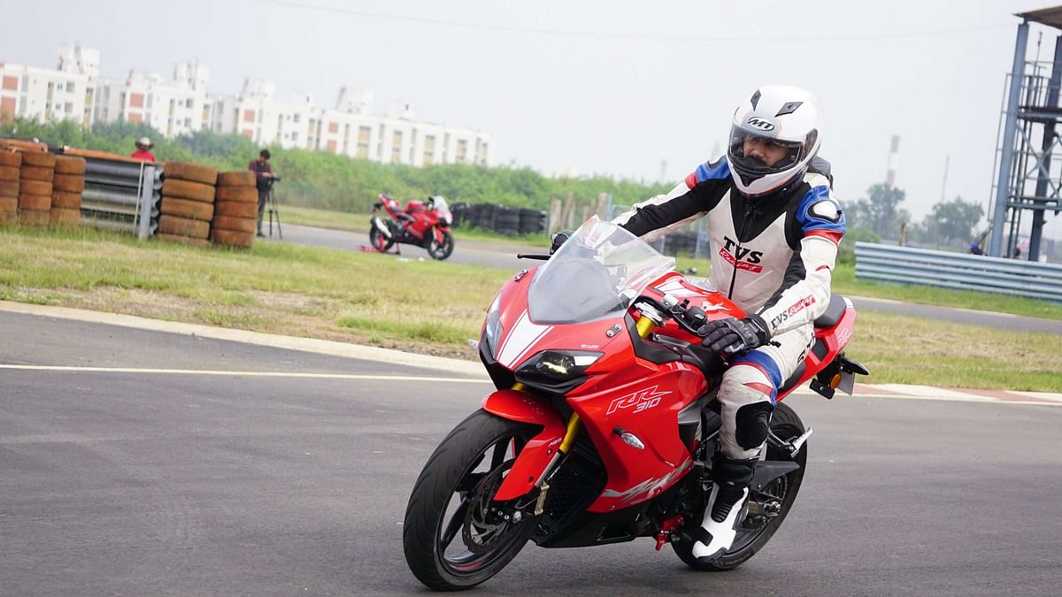 We compare the only two sports-centric bikes that sell for under Rs 3 lakh in the country. 