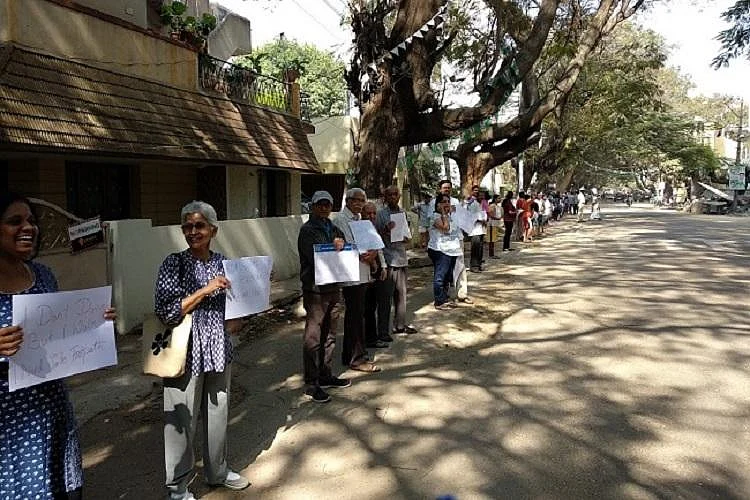 The residents of Sanjaynagar in Bengaluru protested with the slogan, <i>‘Adjust Beda! Footpath Beku’.</i>