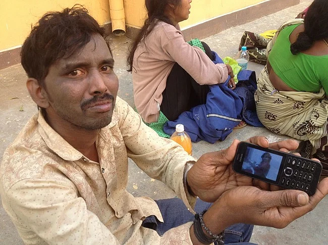 Sai showing Sandha’s picture on his mobile.