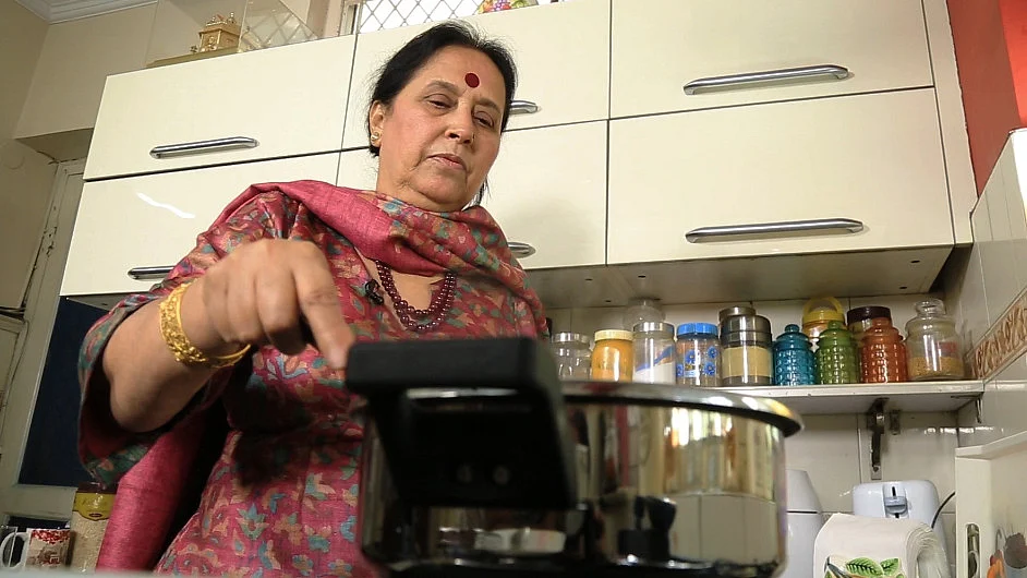 Tripta Thapar makes kheer for her son Vijayant Thapar. He would have turned 41 this 26 December.