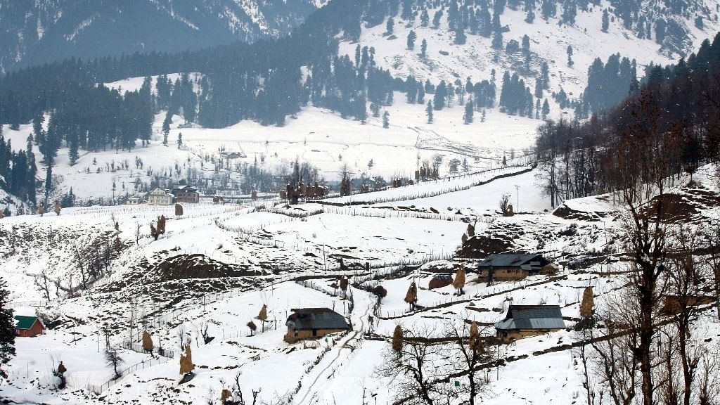 A bird’s eye view of the hutments (Kothas) of nomads at a village in Pahalgam. Temperatures are expected to drop to -10 degree Celsius in Pahalgam this ‘Chillai Kalan’.
