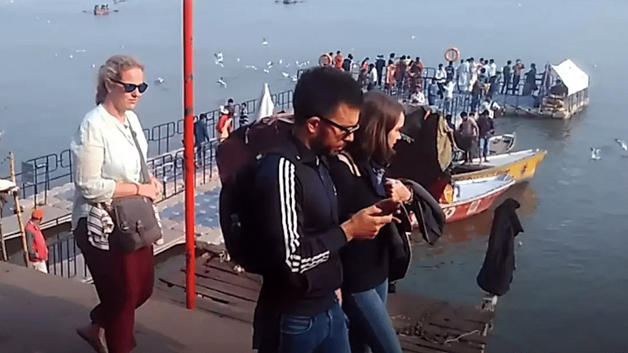 Varanasi’s Fake Guides Brew Trouble for Foreign Tourists